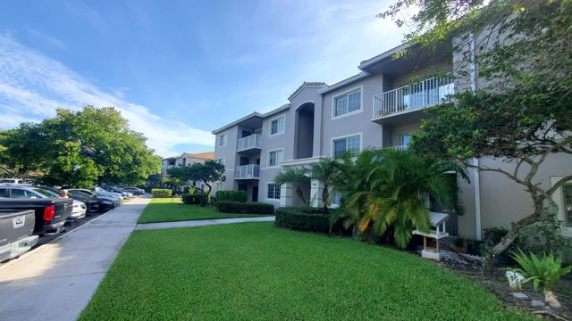 5011 WILES Road 104, Coconut Creek, FL 33073