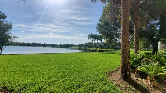 5011 WILES Road 104, Coconut Creek, FL 33073