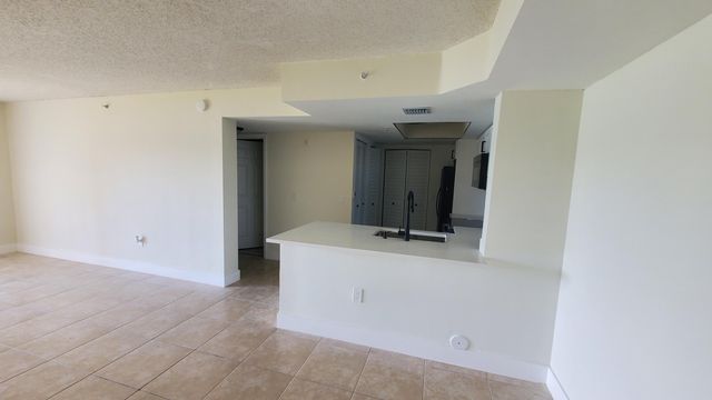 5011 WILES Road 104, Coconut Creek, FL 33073