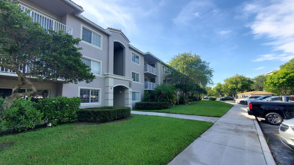 5011 WILES Road 104, Coconut Creek, FL 33073