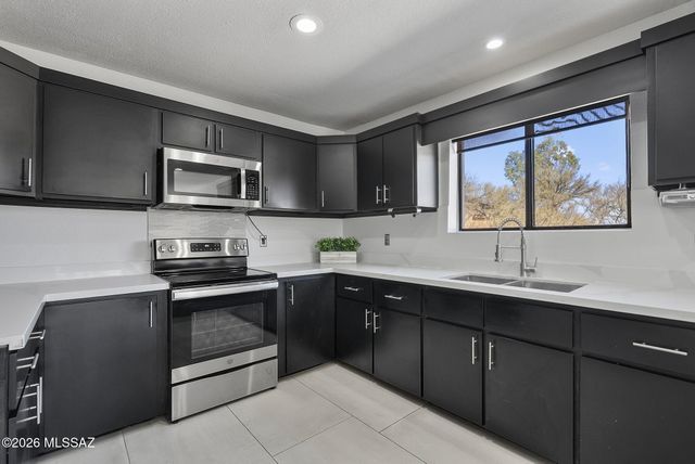 207 Petalo Court, Rio Rico, AZ 85648