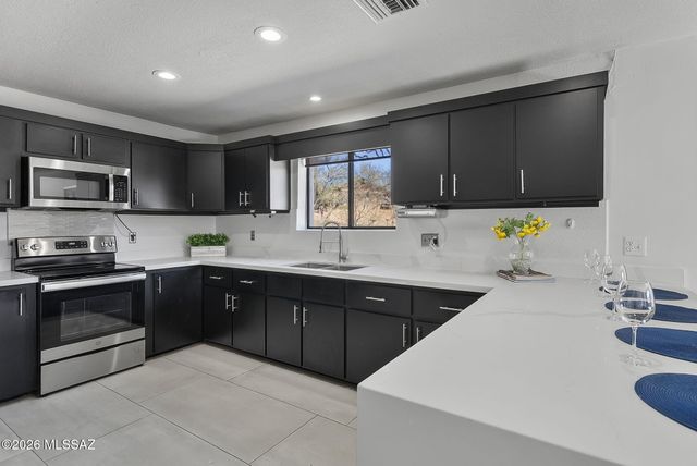 207 Petalo Court, Rio Rico, AZ 85648