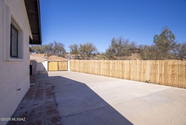 207 Petalo Court, Rio Rico, AZ 85648