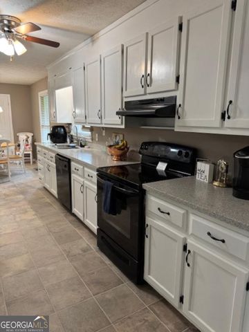 462 Oakwood Dr, Cedartown, GA 30125