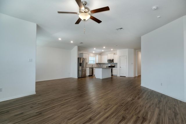 200 Coventry DR, Hutto, TX 78634