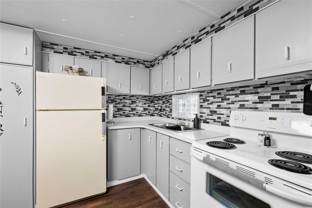 37135 SANDRA AVENUE, Zephyrhills, FL 33542