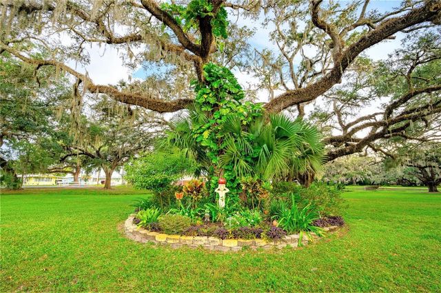 37135 SANDRA AVENUE, Zephyrhills, FL 33542