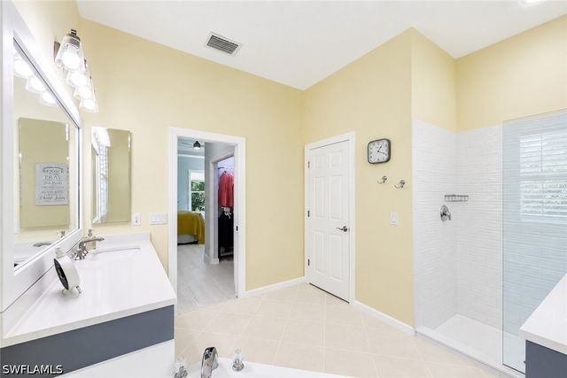 16221 Parque LN, Naples, FL 34110