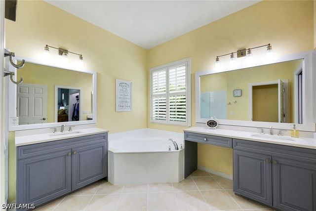 16221 Parque LN, Naples, FL 34110