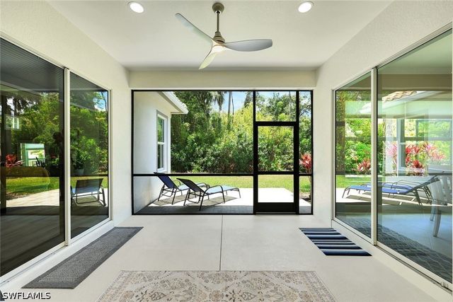 16221 Parque LN, Naples, FL 34110