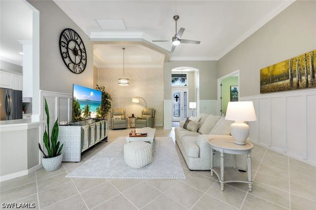 16221 Parque LN, Naples, FL 34110