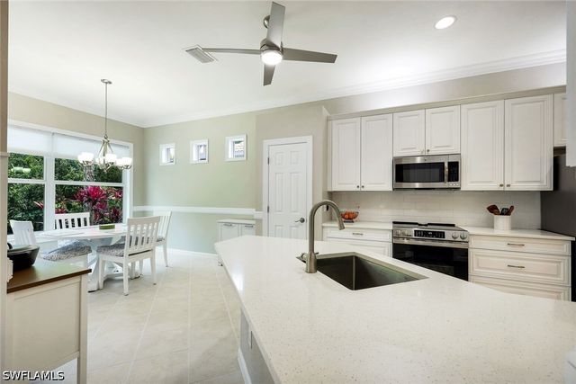 16221 Parque LN, Naples, FL 34110