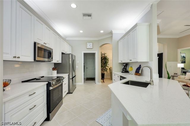 16221 Parque LN, Naples, FL 34110