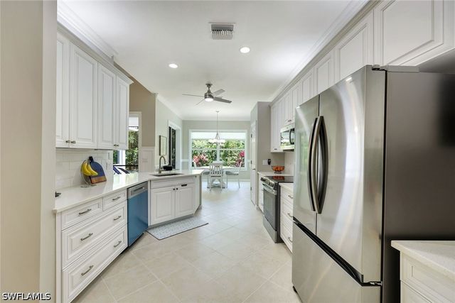16221 Parque LN, Naples, FL 34110