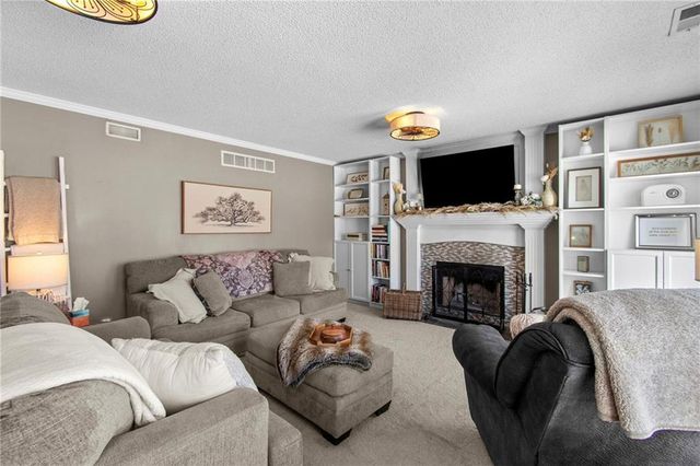 505 SE Saratoga Drive, Blue Springs, MO 64014