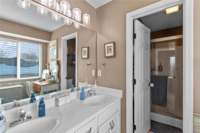 505 SE Saratoga Drive, Blue Springs, MO 64014