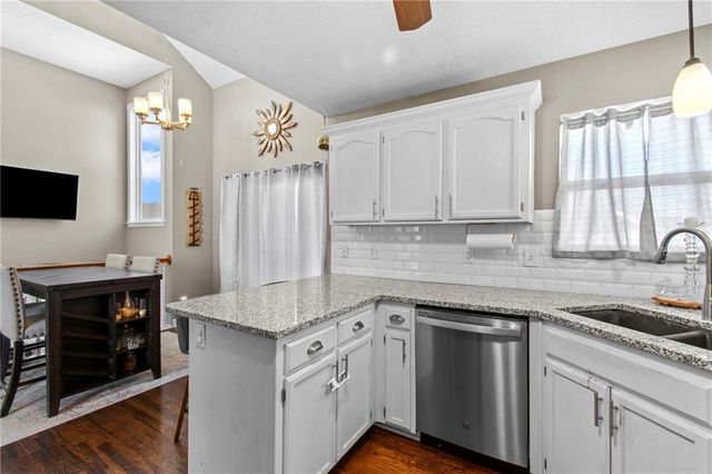 505 SE Saratoga Drive, Blue Springs, MO 64014