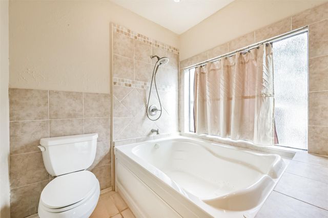 200 Fountain Lake W 132, Livingston, TX 77351