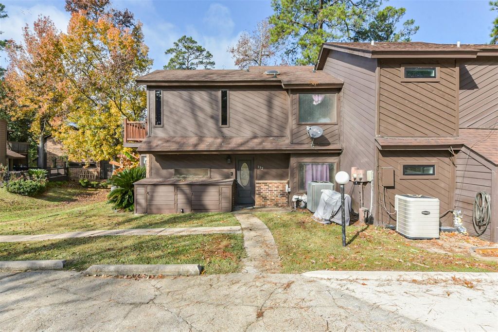 200 Fountain Lake W 132, Livingston, TX 77351