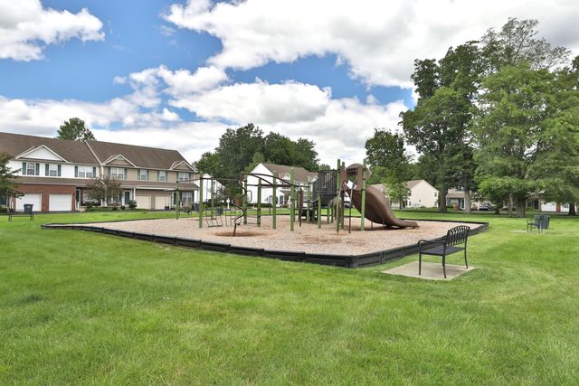 643 Grove Circle, 2702, Columbus, OH 43230