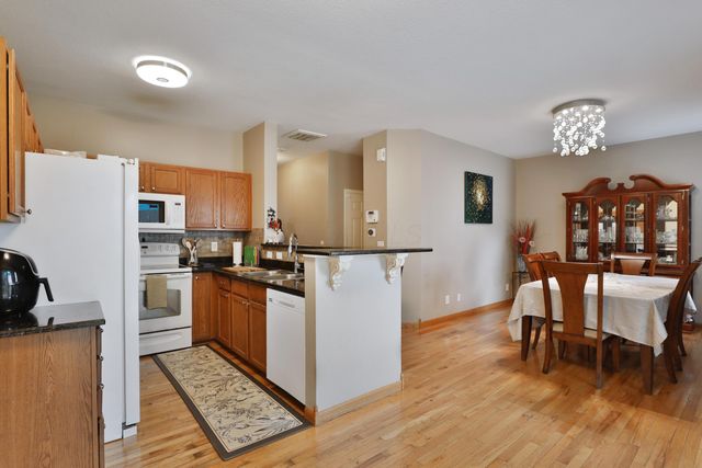 643 Grove Circle, 2702, Columbus, OH 43230