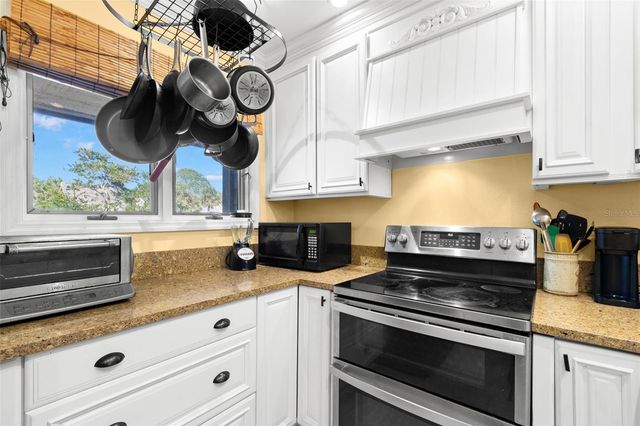 1013 CARAVEL COURT, Tarpon Springs, FL 34689