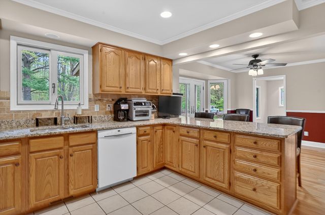 11425 Mcgregor Road, Pinckney, MI 48169