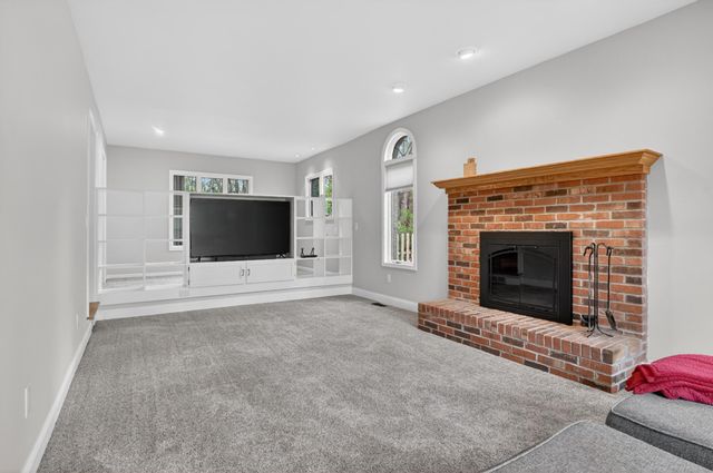 11425 Mcgregor Road, Pinckney, MI 48169