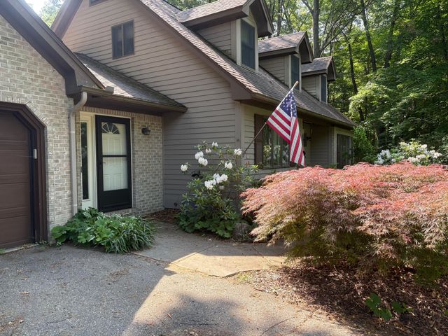11425 Mcgregor Road, Pinckney, MI 48169