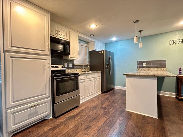 1300 Develon Drive, Mesquite, TX 75149