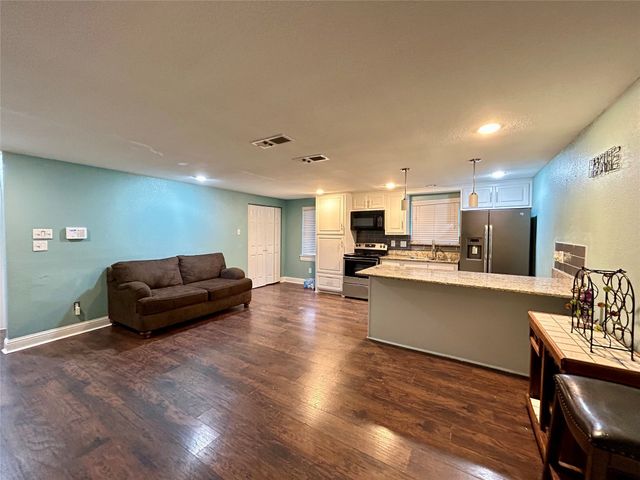 1300 Develon Drive, Mesquite, TX 75149