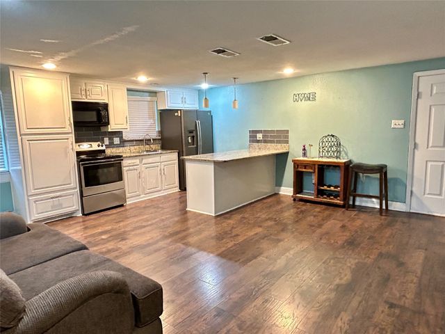 1300 Develon Drive, Mesquite, TX 75149