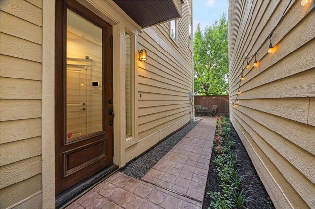 1115 W 15th Street, Houston, TX 77008