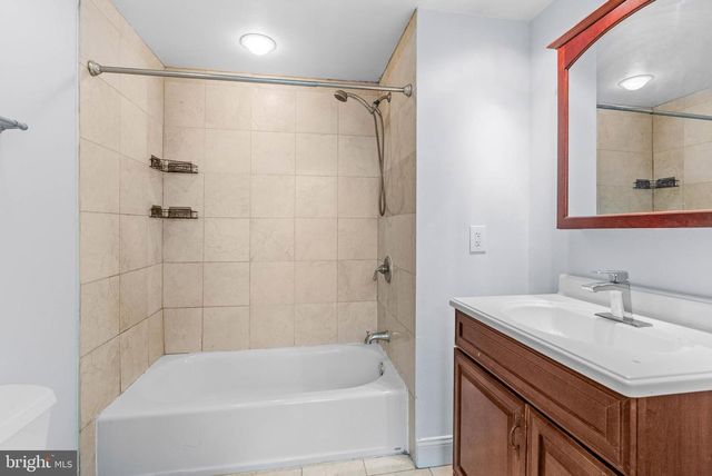 1712 W GIRARD AVE, Philadelphia, PA 19130