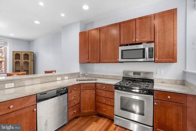 1712 W GIRARD AVE, Philadelphia, PA 19130