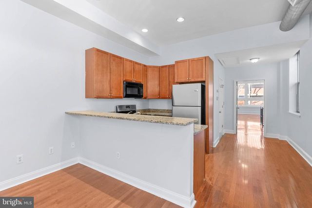 1712 W GIRARD AVE, Philadelphia, PA 19130