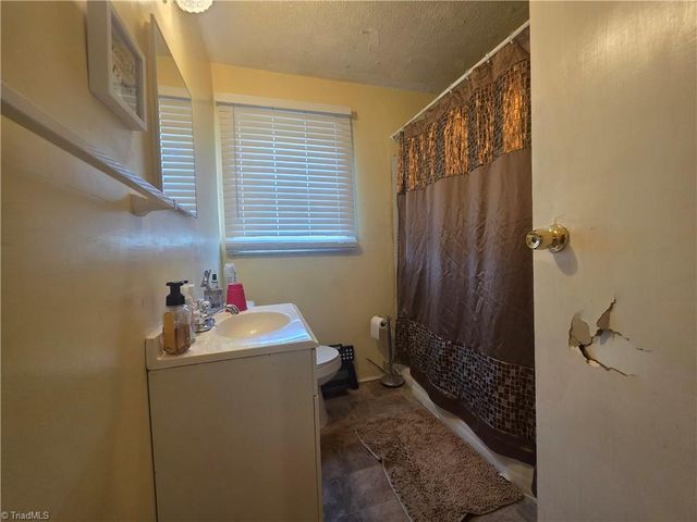 909 E Florida Street, Greensboro, NC 27406
