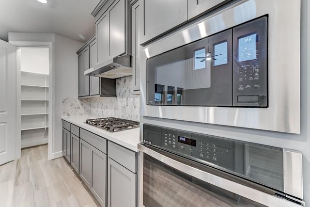 9522 Rialto Creek Drive, Cypress, TX 77433