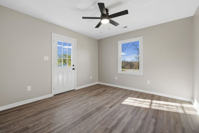 315 Rossview Rd, Clarksville, TN 37043