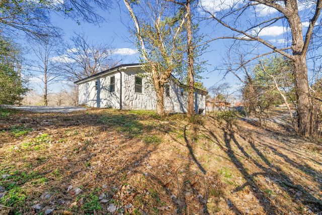 315 Rossview Rd, Clarksville, TN 37043