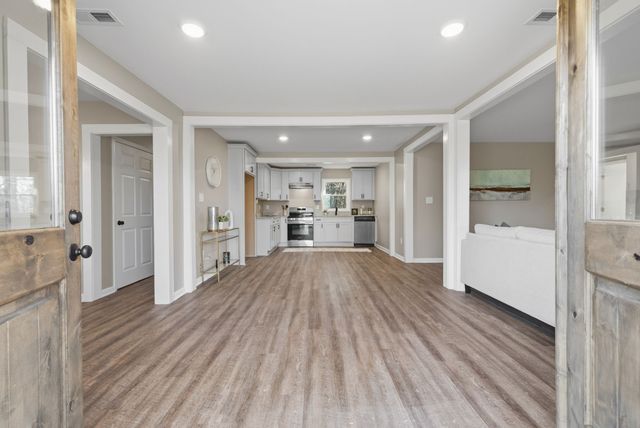 315 Rossview Rd, Clarksville, TN 37043