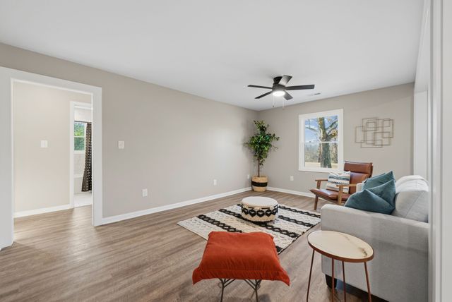 315 Rossview Rd, Clarksville, TN 37043