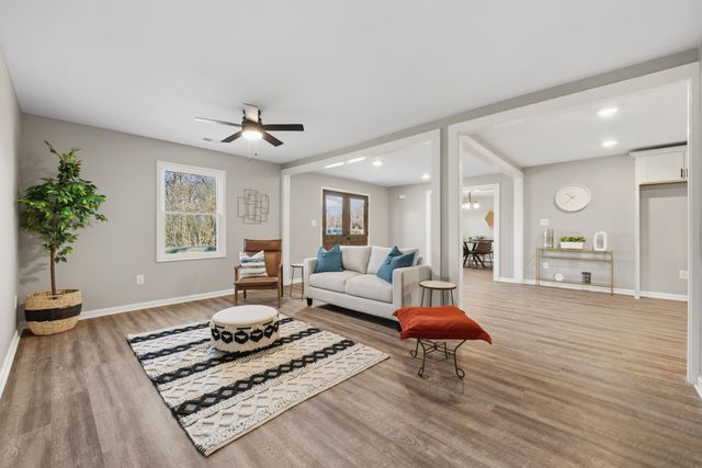 315 Rossview Rd, Clarksville, TN 37043