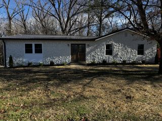 315 Rossview Rd, Clarksville, TN 37043