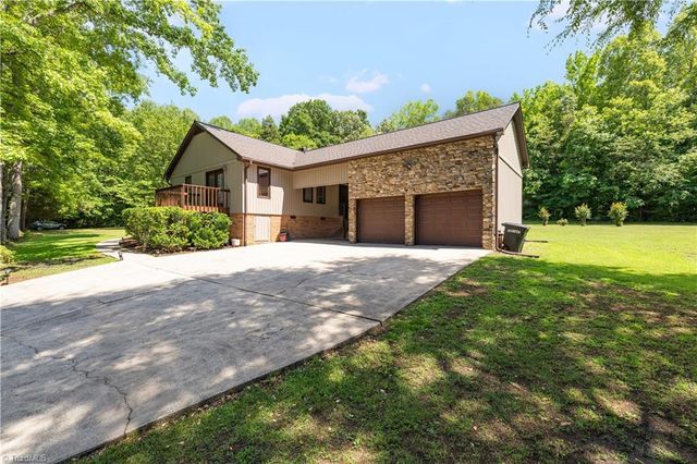 3505 Ivey Lane, Trinity, NC 27370