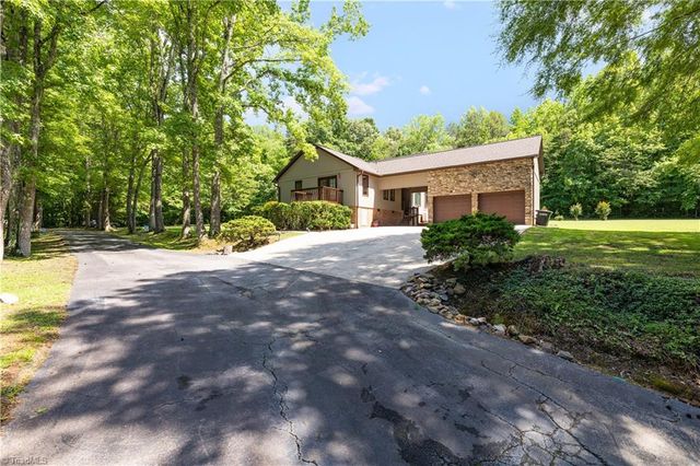 3505 Ivey Lane, Trinity, NC 27370