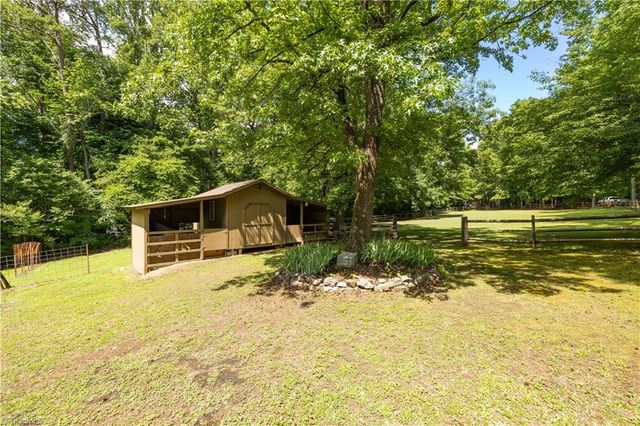 3505 Ivey Lane, Trinity, NC 27370