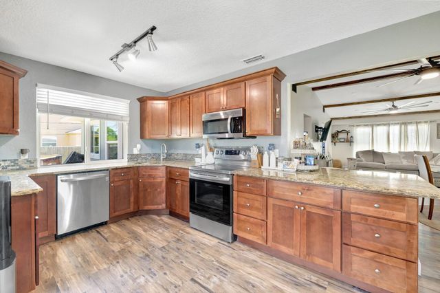 1041 SW General Patton Terrace, Port St Lucie, FL 34953