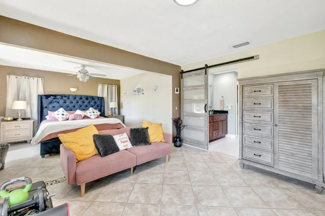 1041 SW General Patton Terrace, Port St Lucie, FL 34953
