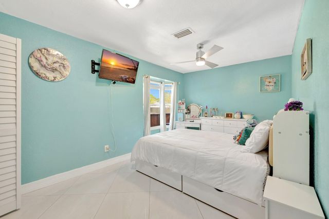 1041 SW General Patton Terrace, Port St Lucie, FL 34953
